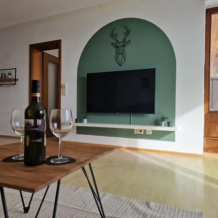 Grosse Terrasse, Netflix, 5min Zum Skilift, 6 Personen, Waldnah, *