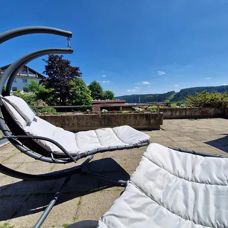 Grosse Terrasse, Netflix, 5min Zum Skilift, 6 Personen, Waldnah, דירה *