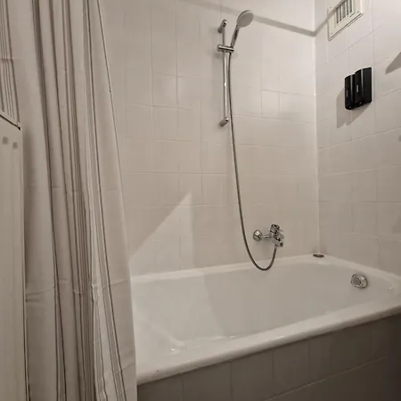 Gemuetliche Mit Grosser Sonnenterrasse Fuer 6 Personen *